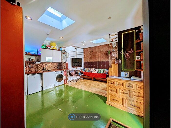 1 Bedroom Terraced House To Rent In Trafalgar Terrace, Brighton, BN1