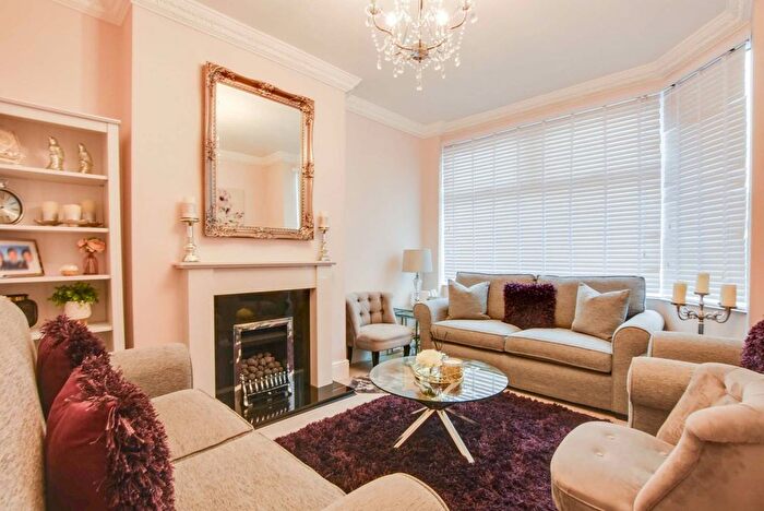 3 Bedroom Terraced House For Sale In Kimberley Road, Leicester, LE2