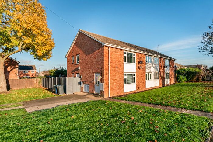 2 Bedroom Maisonette For Sale In Hill Rise, St. Ives, Cambridgeshire, PE27