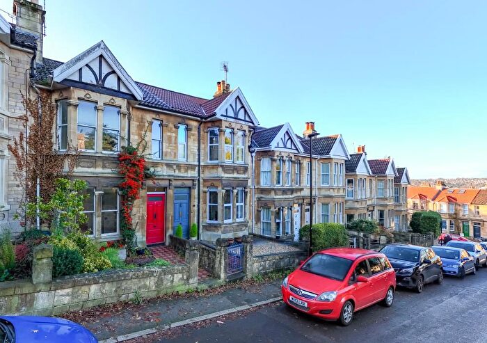 3 Bedroom Property For Sale In Beechen Cliff Road, Bath, BA2
