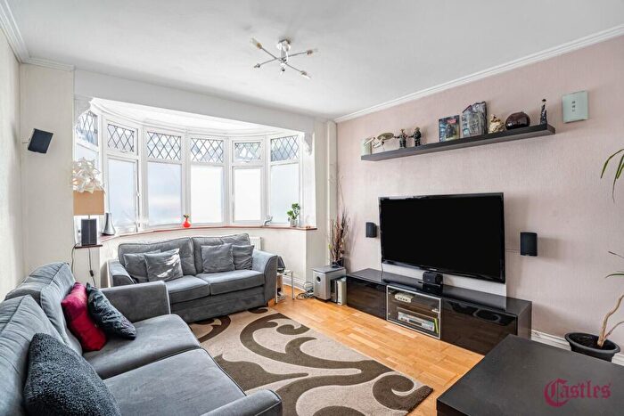 3 Bedroom House For Sale In Pasteur Gardens, London, N18