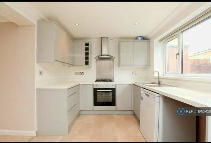 3 Bedroom Detached House To Rent In Gilwern Crescent, Llanishen, Cardiff, CF14