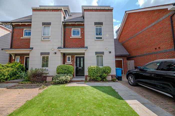 3 Bedroom Semi Detached House For Sale In River Area, Maidenhead, SL6