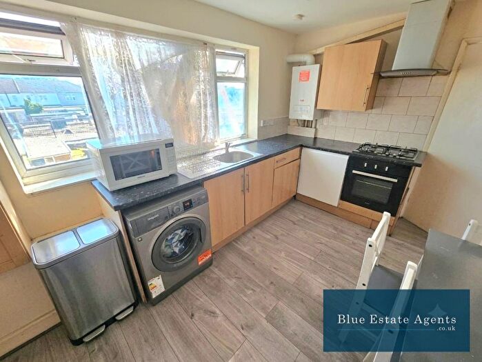 4 Bedroom Flat To Rent In Bath Road, Hounslow, TW4