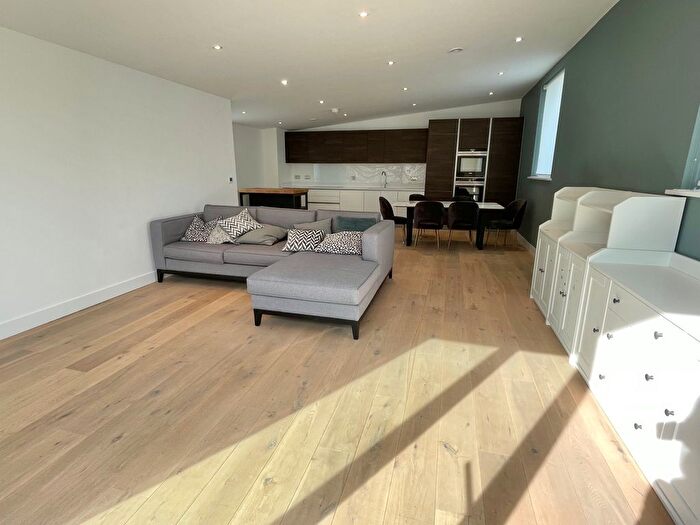 3 Bedroom Terraced House To Rent In Walton Way, Cambridge, CB3