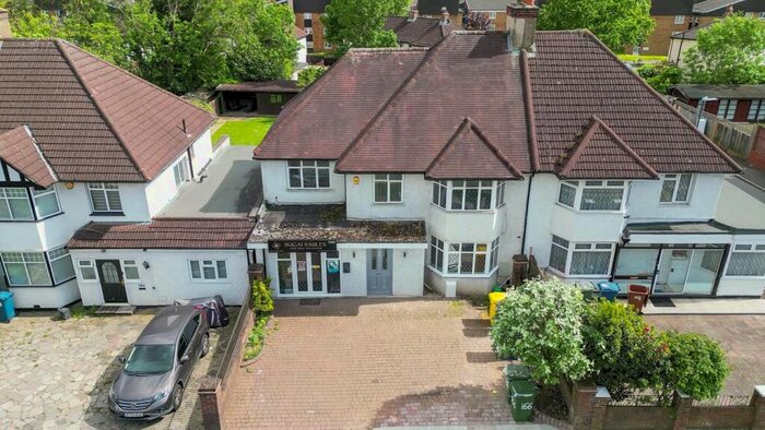 4 Bedroom Semi-Detached House To Rent In Whitchurch Lane, Edgware, HA8