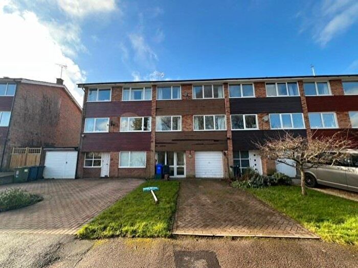 4 Bedroom Town House To Rent In Trafford Close, Great Missenden, HP16