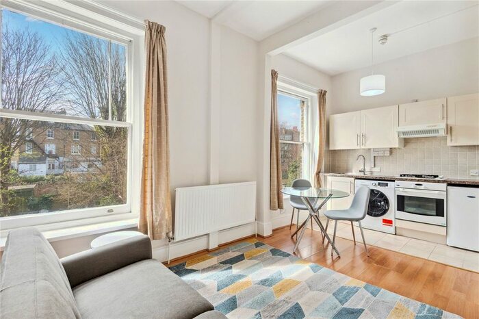 1 Bedroom Flat To Rent In Montague Road, Richmond, Surrey, TW10