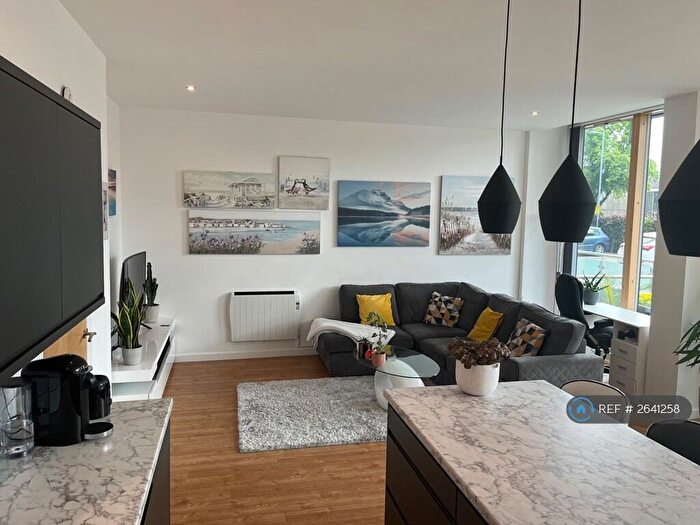 2 Bedroom Flat To Rent In Warwickgate House, Old Trafford, Manchester, M16