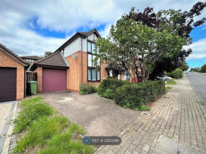 3 Bedroom Semi-Detached House To Rent In Eelbrook Avenue, Bradwell Common, Milton Keynes, MK13