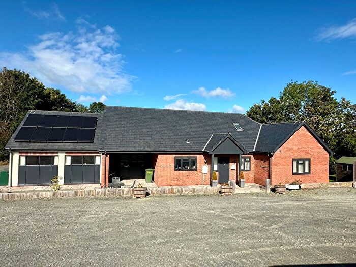 3 Bedroom Bungalow For Sale In Clehonger, Hereford, HR2