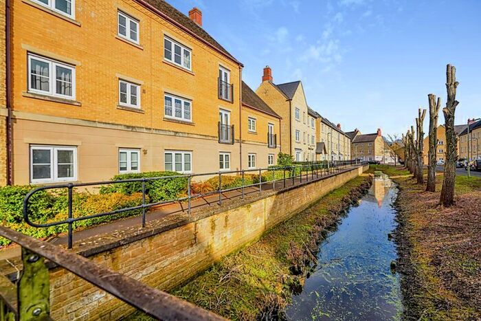 1 Bedroom Flat For Sale In Otters Court, Witney, OX28