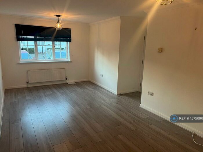 2 Bedroom Flat To Rent In George Williams Way, Colchester, CO1