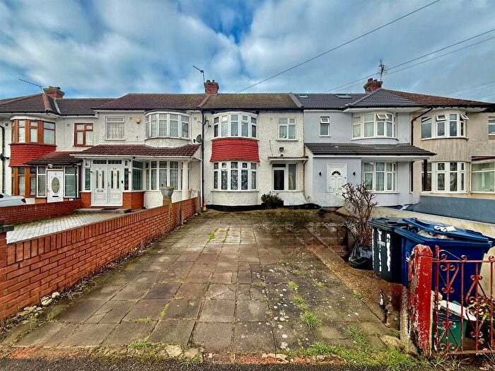 3 Bedroom Terraced House For Sale In Rutland Road, Southall, UB1