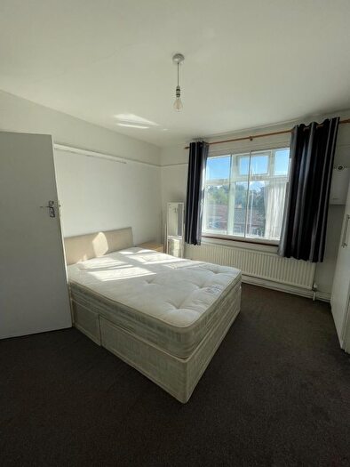 4 Bedroom Semi-Detached House To Rent In Spring Grove Road, TW3