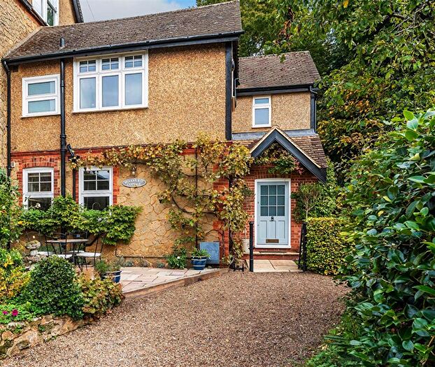 3 Bedroom Country House For Sale In Quarry Road, Oxted, RH8