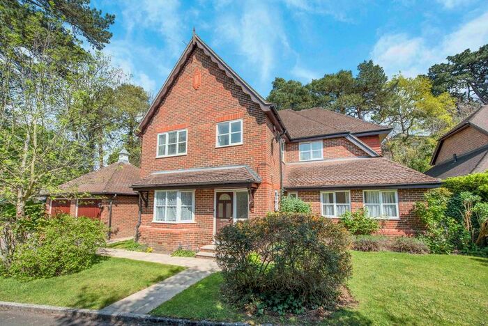 4 Bedroom Detached House To Rent In St. Pauls Road, Woking, GU22