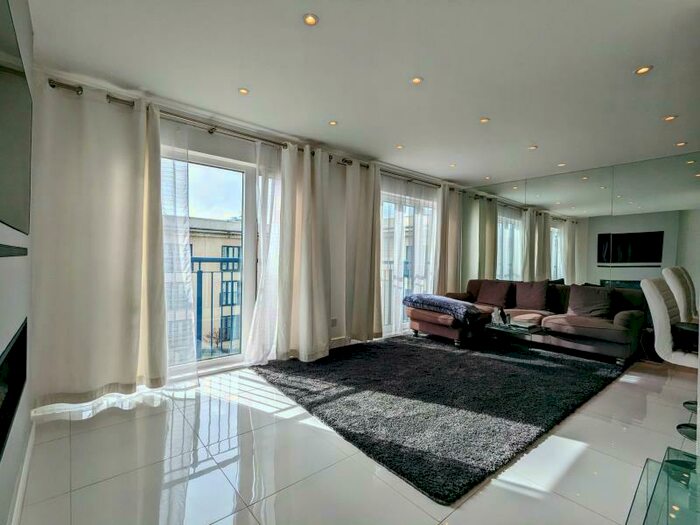 2 Bedroom Apartment To Rent In Royal Arch Apartments, The Mailbox, Birmingham, B1