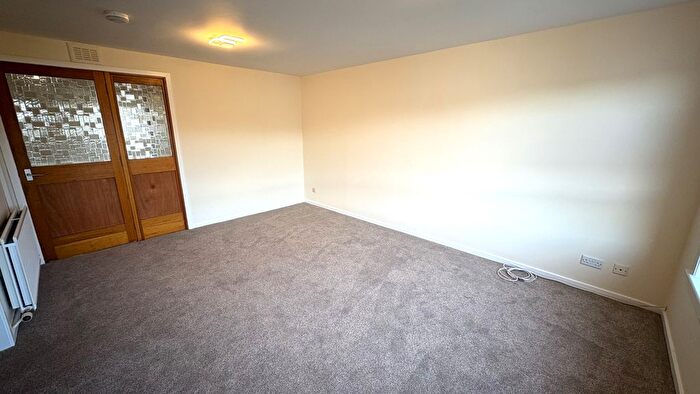 2 Bedroom Flat To Rent In Grampian Gardens, Dyce, Aberdeen, AB21