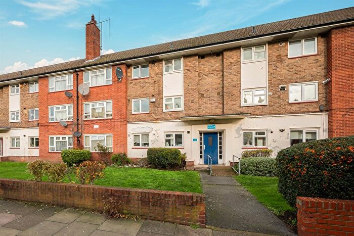 3 Bedroom Flat For Sale In Martins Road, Shortlands, Bromley, BR2