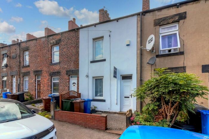 3 Bedroom Terraced House To Rent In Greenfoot Lane, Old Town, Barnsley, S75