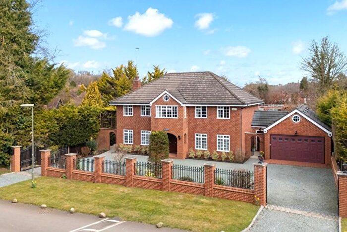 5 Bedroom Detached House For Sale In Garden Walk, Coulsdon, CR5