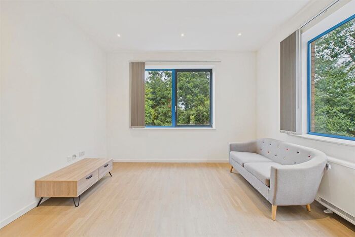 1 Bedroom Flat To Rent In Riverbank Way, London, TW8