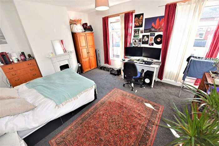 5 Bedroom House To Rent In Hessle Terrace, LS6