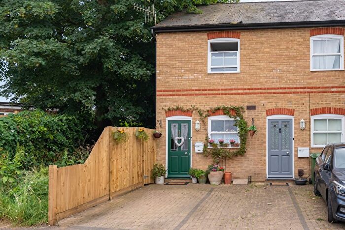 2 Bedroom Semi-Detached House For Sale In Leslie Road, Pixham, Dorking, RH4