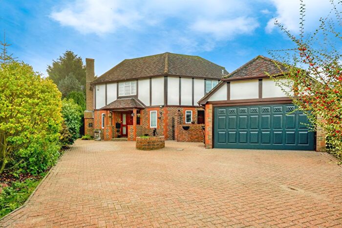 3 Bedroom Detached House For Sale In Lashmere, Copthorne, Crawley, RH10