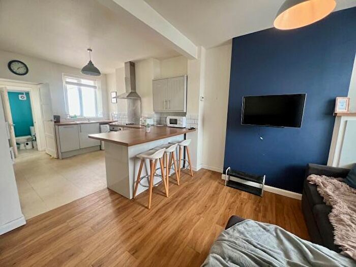 2 Bedroom House To Rent In Devon Place, Grangetown, Cardiff, CF11