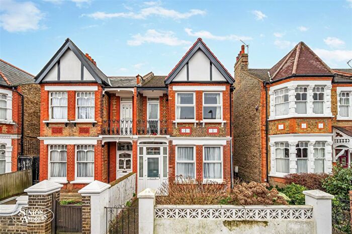 4 Bedroom Semi Detached House For Sale In Coldershaw Road, Northfields, W13