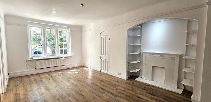 2 Bedroom Apartment To Rent In Mortimer Crescent, London, NW6