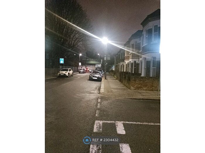 4 Bedroom Flat To Rent In Candahar Road, London, SW11