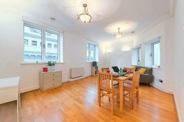 2 Bedroom Flat To Rent In Trinity Square, London, EC3N