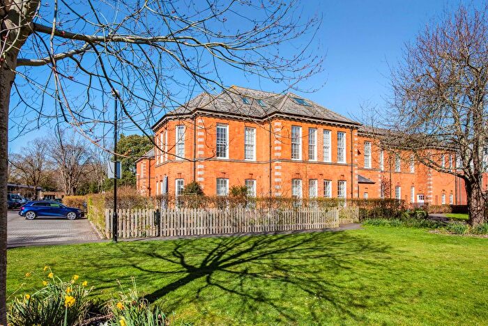 2 Bedroom Flat For Sale In Homestead Road, Chichester, PO19
