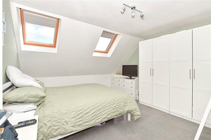 3 Bedroom End Terrace House For Sale In Huxley Drive, Oxted, Surrey, RH8