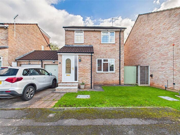 3 Bedroom Link Detached House For Sale In High Croft, North Common, Bristol, BS30