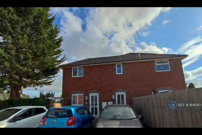 2 Bedroom Maisonette To Rent In Bowyer Close, Abingdon, OX14