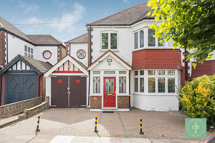 4 Bedroom Semi-Detached House For Sale In Broomfield Avenue, Palmers Green, London, N13