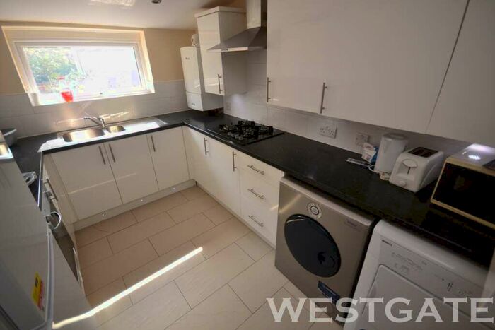 4 Bedroom Flat To Rent In Erleigh Road, Reading, RG1