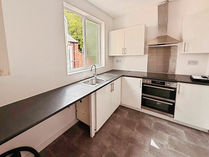 3 Bedroom Flat To Rent In Nuthall Road, Nottingham, Nottinghamshire, NG8