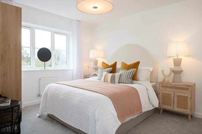 3 Bedroom Semi-Detached House For Sale In Station Road Bordon, GU35