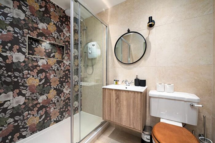 1 Bedroom Flat To Rent In Chalton Street, London Hy, Uk, London, NW1