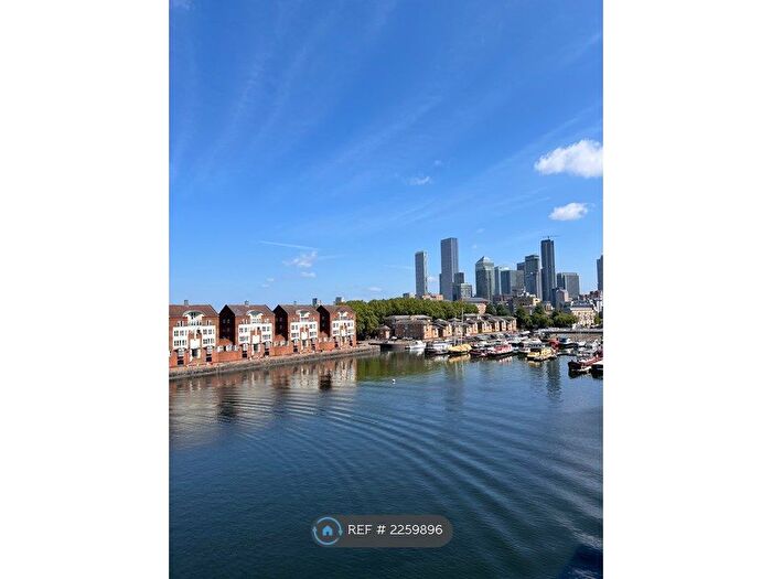 3 Bedroom Flat To Rent In Rope Street, London, SE16