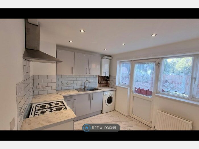2 Bedroom End Of Terrace House To Rent In Armstrong Close, London, E6