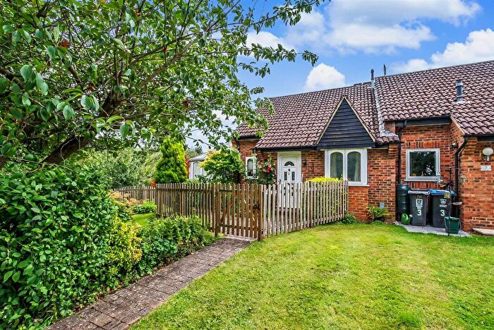 2 Bedroom Semi-Detached Bungalow For Sale In Kite Field, Northchurch, Berkhamsted, HP4