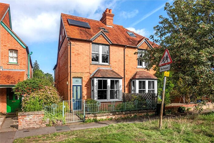 4 Bedroom Semi-Detached House For Sale In Bostock Road, Abingdon, Oxfordshire, OX14