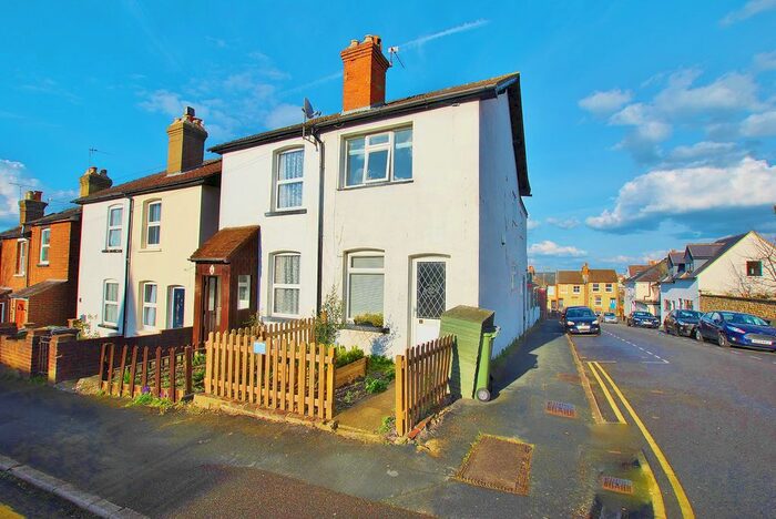 3 Bedroom Semi-Detached House To Rent In Ludlow Road, Guildford, GU2