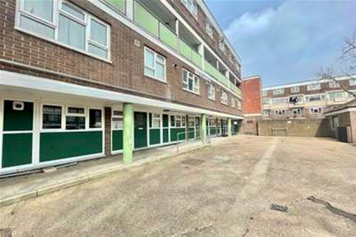 3 Bedroom Maisonette Flat To Rent In Meriden Road, Southsea, PO5